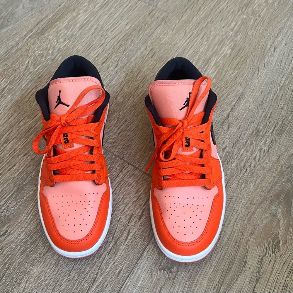 WOMEN'S SIZE 9 AIR JORDAN 1 LOW RUSH ORANGE CRIMSON BLISS